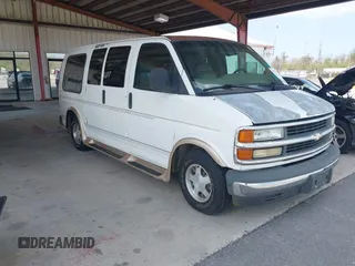 2002 Chevrolet Express with VIN 1GBFG15R021225474, listed as a IAAI auction lot 41770334 with 190,059 mi miles. Bid and sale history available at carsss.com. Image 1.