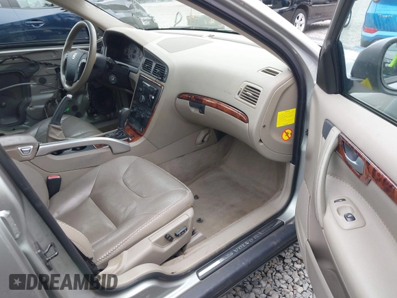 2005 Volvo XC70 with VIN YV1SZ592151195652, listed as a IAAI auction lot 42125275 with 183,928 mi miles and . Bid and sale history available at DreamBid. Image 5.