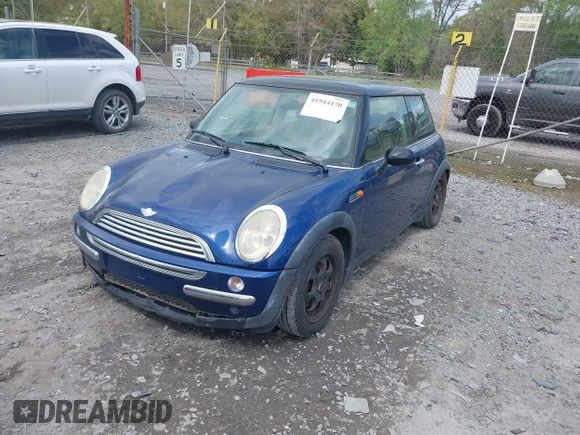 2004 MINI Hardtop z VIN WMWRC33494TJ55646, wystawiony jako IAAI lot #41944170 z przebiegiem 114 943 mil mil oraz . Historia ofert i sprzedaży dostępna na DreamBid. Obrazek 2.