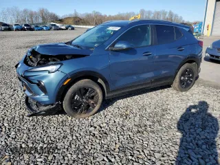 2024 Buick Encore GX Sport Touring с VIN KL4AMESL2RB153178, выставлен на аукционе Copart как лот 53448595 с пробегом Не указан миль и Списание • Salvage title. История ставок и продаж доступна на DreamBid. Изображение 1.