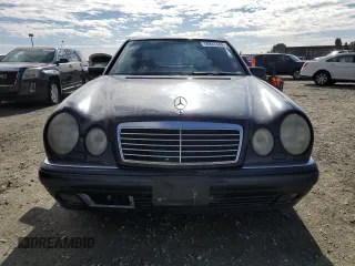 1996 Mercedes-Benz E Class with VIN WDBJF20F1TJ009922, listed as a Copart auction lot 78931344 with 213,402 mi miles and Clean Title. Bid and sale history available at carsss.com. Image 5.