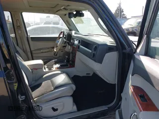 2008 Jeep Commander Overland with VIN 1J8HG682X8C140924, listed as a IAAI auction lot 42034619 with 237,939 mi miles. Bid and sale history available at carsss.com. Image 5.