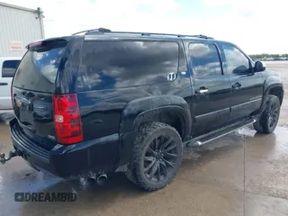 2007 Chevrolet Suburban LT with VIN 3GNFK16397G250068, listed as a IAAI auction lot 42513549 with 199,498 mi miles and . Bid and sale history available at DreamBid. Image 4.