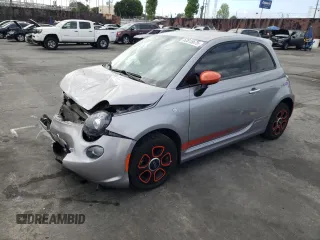 2018 FIAT 500e z VIN 3C3CFFGE2JT362534, wystawiony jako Copart lot #52815675 z przebiegiem 66 498 mil mil oraz Szkoda całkowita • Salvage title. Historia ofert i sprzedaży dostępna na DreamBid. Obrazek 1.