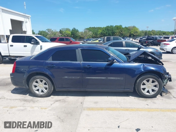 2005 Chrysler 300 with VIN 2C3JA53G25H167944, listed as a IAAI auction lot 41963114 with 196,635 mi miles. Bid and sale history available at carsss.com. Image 14.