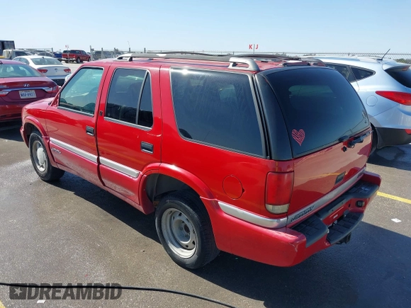 1998 GMC Jimmy SL z VIN 1GKCS13W2W2535684, wystawiony jako IAAI lot #41789456 z przebiegiem 211 201 mil mil oraz . Historia ofert i sprzedaży dostępna na DreamBid. Obrazek 3.
