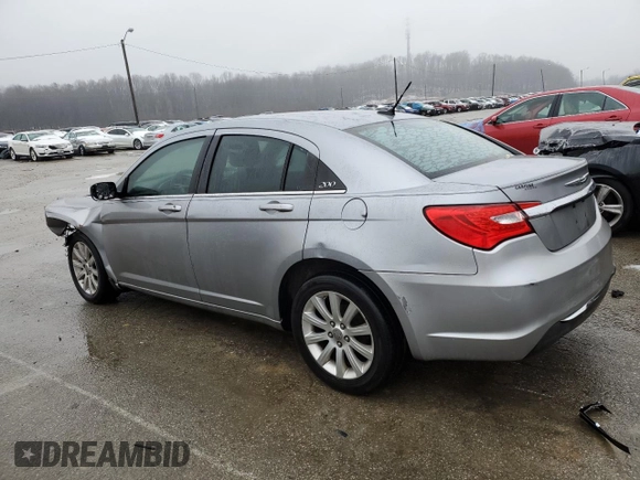 2013 Chrysler 200 Touring z VIN 1C3CCBBB2DN688904, wystawiony jako Copart lot #44463585 z przebiegiem 123 940 mil mil oraz Szkoda całkowita • Salvage title. Historia ofert i sprzedaży dostępna na DreamBid. Obrazek 2.