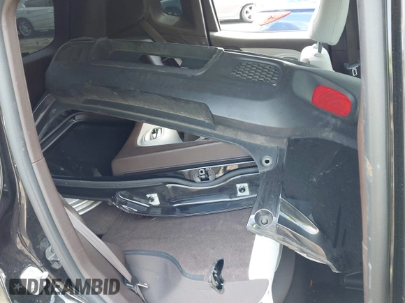 2015 Jeep Renegade Latitude with VIN ZACCJBBT0FPB73676, listed as a IAAI auction lot 42032879 with 121,953 mi miles. Bid and sale history available at carsss.com. Image 8.