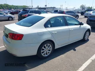 2014 Volkswagen Jetta SE с VIN 3VWD17AJ9EM420615, выставлен на аукционе IAAI как лот 42521817 с пробегом 95 433 миль миль и . История ставок и продаж доступна на DreamBid. Изображение 4.