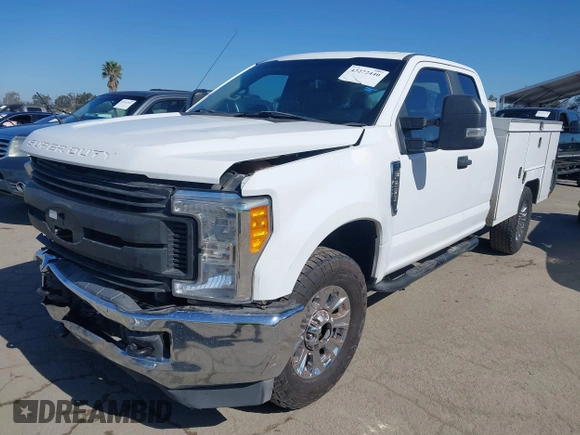 2017 Ford F-250 XL z VIN 1FD7X2A62HEB54633, wystawiony jako IAAI lot #42272440 z przebiegiem 76 521 mil mil oraz . Historia ofert i sprzedaży dostępna na DreamBid. Obrazek 2.