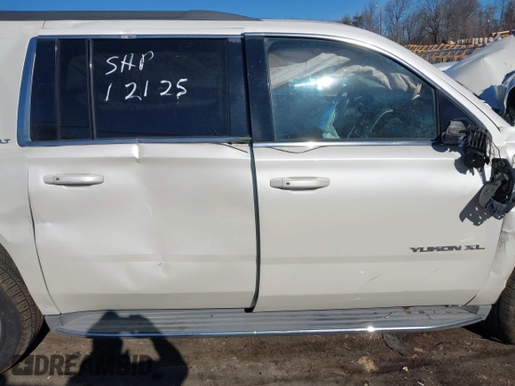 2015 GMC Yukon XL SLT with VIN 1GKS2HKC8FR176926, listed as a IAAI auction lot 41444930 with 1 mi miles. Bid and sale history available at carsss.com. Image 13.