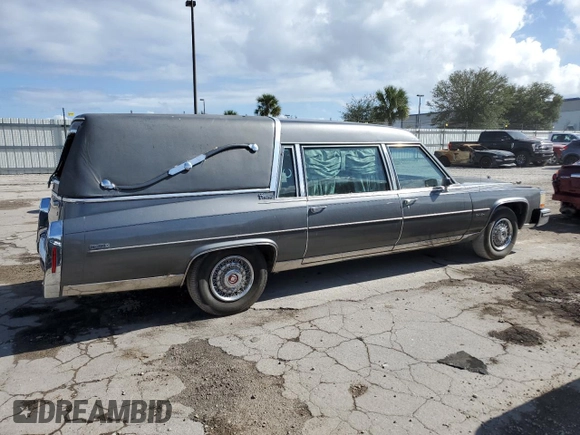 1988 Cadillac Brougham z VIN 1G6DW51Y2J9714052, wystawiony jako Copart lot #77274064 z przebiegiem 69 106 mil mil oraz Szkoda całkowita • Salvage title. Historia ofert i sprzedaży dostępna na DreamBid. Obrazek 3.