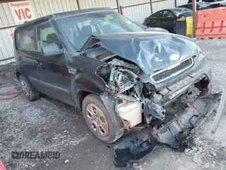 2011 Kia Soul with VIN KNDJT2A17B7733770, listed as a IAAI auction lot 41250008 with 182,515 mi miles. Bid and sale history available at carsss.com. Image 1.