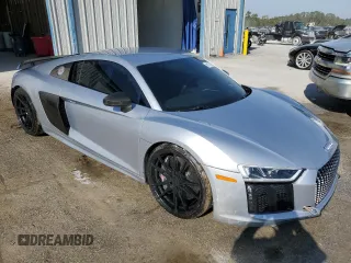2017 Audi R8 z VIN WUAKBAFX3H7901379, wystawiony jako Copart lot #81711484 z przebiegiem 27 411 mil mil oraz Szkoda całkowita • Salvage title. Historia ofert i sprzedaży dostępna na DreamBid. Obrazek 4.