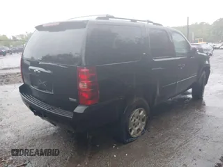 2008 Chevrolet Tahoe 3LT z VIN 1GNFK13088R157201, wystawiony jako IAAI lot #42328632 z przebiegiem 217 173 mil mil oraz . Historia ofert i sprzedaży dostępna na DreamBid. Obrazek 4.