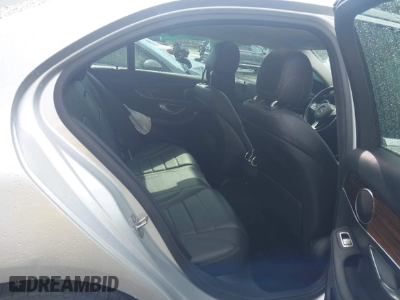 2018 Mercedes-Benz C 300 с VIN WDDWF4KBXJR318385, выставлен на аукционе IAAI как лот 42342160 с пробегом 46 800 миль миль и . История ставок и продаж доступна на DreamBid. Изображение 8.