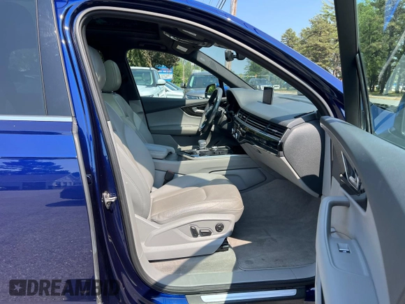 2019 Audi Q7 Premium Plus with VIN WA1LAAF75KD041511, listed as a Copart auction lot 61382725 with 165,707 mi miles and Clean title. Bid and sale history available at DreamBid. Image 5.