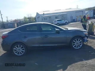2017 Mazda 3 Touring z VIN 3MZBN1V70HM130081, wystawiony jako IAAI lot #42091430 z przebiegiem 114 480 mil mil oraz . Historia ofert i sprzedaży dostępna na DreamBid. Obrazek 13.
