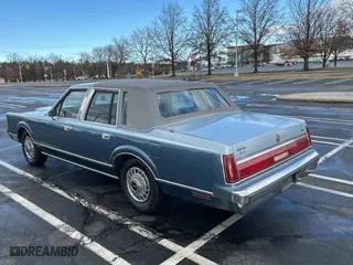 1985 Lincoln Town Car with VIN 1LNBP96F0FY701258, listed as a Copart auction lot 87185384 with 28,215 mi miles and Clean Title. Bid and sale history available at carsss.com. Image 3.