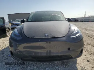 2025 Tesla Model Y Long Range z VIN 7SAYGDEE8SA338745, wystawiony jako Copart lot #50034495 z przebiegiem 4 829 mil mil oraz Szkoda całkowita • Salvage title. Historia ofert i sprzedaży dostępna na DreamBid. Obrazek 5.