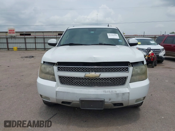 2011 Chevrolet Tahoe LT z VIN 1GNSCBE07BR243556, wystawiony jako IAAI lot #42306995 z przebiegiem Nie podano mil oraz . Historia ofert i sprzedaży dostępna na DreamBid. Obrazek 11.
