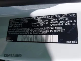 2025 Volvo XC40 Plus Dark Theme с VIN YV4L12UC2S2451557, выставлен на аукционе IAAI как лот 42136456 с пробегом 3 796 миль миль и . История ставок и продаж доступна на DreamBid. Изображение 9.