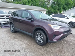 2018 Toyota RAV4 LE z VIN 2T3BFREV6JW728015, wystawiony jako IAAI lot #42308324 z przebiegiem 85 784 mil mil oraz . Historia ofert i sprzedaży dostępna na DreamBid. Obrazek 1.