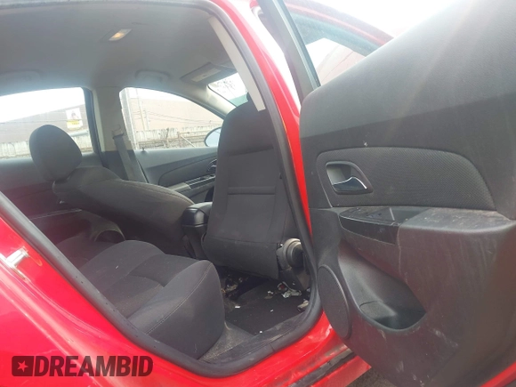 2014 Chevrolet Cruze 1LT z VIN 1G1PC5SB9E7342166, wystawiony jako IAAI lot #42157295 z przebiegiem 122 290 mil mil oraz . Historia ofert i sprzedaży dostępna na DreamBid. Obrazek 8.
