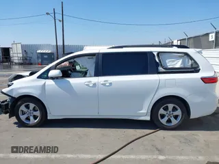2018 Toyota Sienna LE Auto Access Seat с VIN 5TDKZ3DC3JS913810, выставлен на аукционе IAAI как лот 42476857 с пробегом Не указан миль и . История ставок и продаж доступна на DreamBid. Изображение 14.