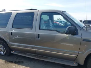 2003 Ford Excursion Limited z VIN 1FMNU42P83EC62184, wystawiony jako IAAI lot #41467896 z przebiegiem 258 965 mil mil oraz . Historia ofert i sprzedaży dostępna na DreamBid. Obrazek 13.