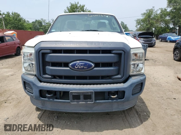 2015 Ford F-250 XLT z VIN 1FTBF2B6XFEA89933, wystawiony jako Copart lot #60073375 z przebiegiem 12 960 mil mil oraz Czysty tytuł • Clean title. Historia ofert i sprzedaży dostępna na DreamBid. Obrazek 5.