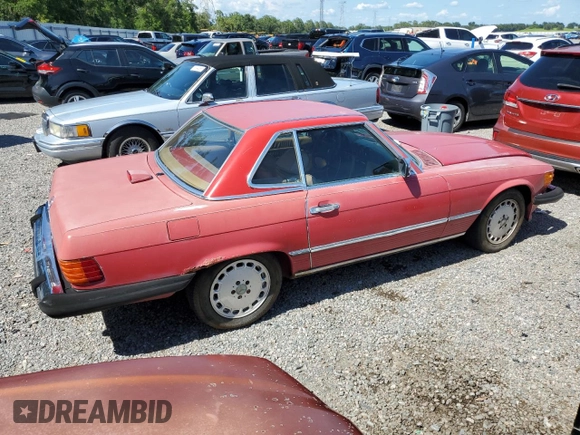 1986 Mercedes-Benz 560 SL z VIN WDBBA48D3GA038202, wystawiony jako Copart lot #60146945 z przebiegiem 219 226 mil mil oraz Czysty tytuł • Clean title. Historia ofert i sprzedaży dostępna na DreamBid. Obrazek 3.
