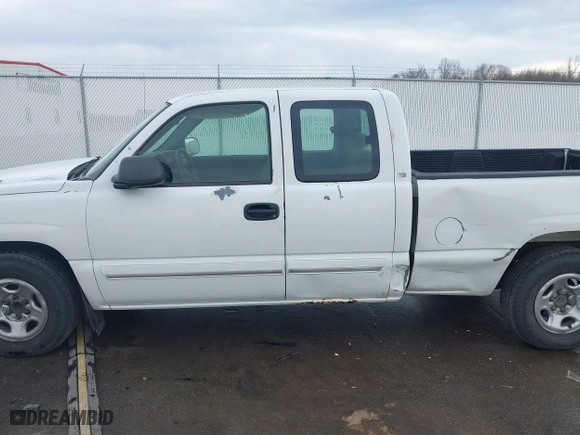 2003 Chevrolet Silverado 1500 Work Truck with VIN 2GCEC19XX31120402, listed as a IAAI auction lot 41638819 with 186,034 mi miles. Bid and sale history available at carsss.com. Image 14.