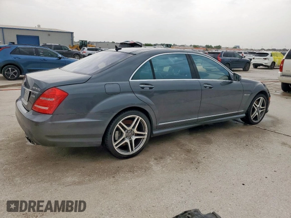 2012 Mercedes-Benz S 63 AMG z VIN WDDNG7EB1CA435991, wystawiony jako Copart lot #57146435 z przebiegiem 117 647 mil mil oraz Szkoda całkowita • Salvage title. Historia ofert i sprzedaży dostępna na DreamBid. Obrazek 3.