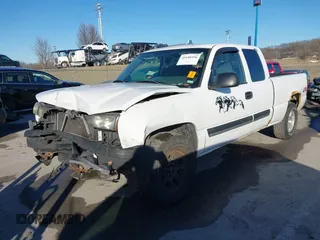 2005 Chevrolet Silverado 1500 Work Truck z VIN 2GCEK19V851367356, wystawiony jako IAAI lot #41448496 z przebiegiem 185 625 mil mil oraz . Historia ofert i sprzedaży dostępna na DreamBid. Obrazek 19.