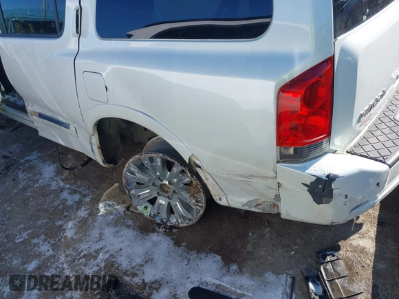 2015 Nissan Armada Platinum z VIN 5N1BA0NF7FN611136, wystawiony jako IAAI lot #41375085 z przebiegiem 130 819 mil mil oraz . Historia ofert i sprzedaży dostępna na DreamBid. Obrazek 6.