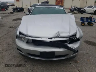 2011 Ford Mustang V6 z VIN 1ZVBP8EM9B5131834, wystawiony jako Copart lot #52545465 z przebiegiem 164 357 mil mil oraz Szkoda całkowita • Salvage title. Historia ofert i sprzedaży dostępna na DreamBid. Obrazek 5.