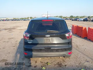 2017 Ford Escape S с VIN 1FMCU0F7XHUA13358, выставлен на аукционе IAAI как лот 42409601 с пробегом 127 324 миль миль и . История ставок и продаж доступна на DreamBid. Изображение 16.