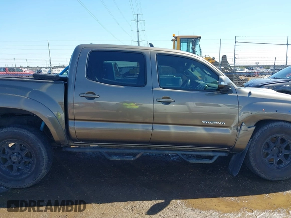 2012 Toyota Tacoma z VIN 5TFLU4EN9CX047925, wystawiony jako IAAI lot #41661700 z przebiegiem 219 158 mil mil oraz . Historia ofert i sprzedaży dostępna na DreamBid. Obrazek 13.