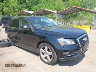 2010 Audi Q5 Premium Plus z VIN WA1LKAFPXAA081581, wystawiony jako IAAI lot #42144407 z przebiegiem 270 545 mil mil oraz . Historia ofert i sprzedaży dostępna na DreamBid. Obrazek 1.