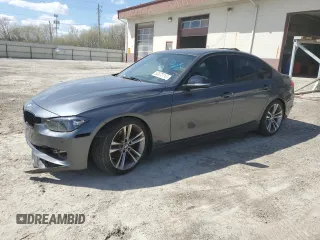 2015 BMW 3 Series 328i z VIN WBA3C1C57FK121037, wystawiony jako Copart lot #50973715 z przebiegiem Nie podano mil oraz Szkoda całkowita • Salvage title. Historia ofert i sprzedaży dostępna na DreamBid. Obrazek 1.