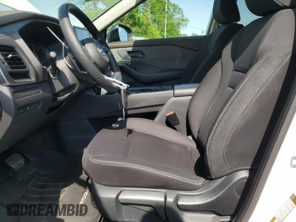 2023 Nissan Rogue S z VIN 5N1BT3ABXPC929103, wystawiony jako Copart lot #56005965 z przebiegiem 11 064 mil mil oraz Szkoda całkowita • Salvage title. Historia ofert i sprzedaży dostępna na DreamBid. Obrazek 7.