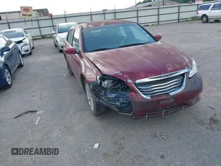 2013 Chrysler 200 Touring с VIN 1C3CCBBB1DN694189, выставлен на аукционе IAAI как лот 42682104 с пробегом 142 906 миль миль и . История ставок и продаж доступна на DreamBid. Изображение 1.