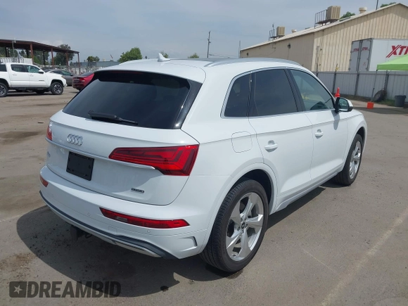 2021 Audi Q5 Premium Plus with VIN WA1BAAFY0M2069879, listed as a IAAI auction lot 42009952 with 44,686 mi miles. Bid and sale history available at carsss.com. Image 4.