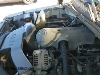 2006 Chevrolet Tahoe LS z VIN 1GNEC13V36R143059, wystawiony jako IAAI lot #41727459 z przebiegiem 230 849 mil mil oraz . Historia ofert i sprzedaży dostępna na DreamBid. Obrazek 12.