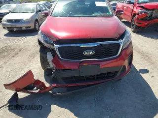 2019 Kia Sorento LX z VIN 5XYPG4A50KG470876, wystawiony jako IAAI lot #42156680 z przebiegiem 133 683 mil mil oraz . Historia ofert i sprzedaży dostępna na DreamBid. Obrazek 6.