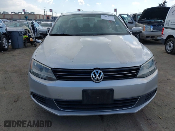 2013 Volkswagen Jetta Sedan SE with VIN 3VWDP7AJ9DM218211, listed as a IAAI auction lot 41493793 with 211,789 mi miles. Bid and sale history available at carsss.com. Image 12.