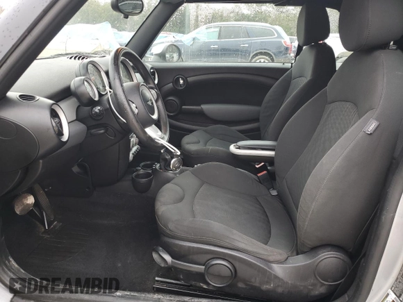 2009 MINI Convertible с VIN WMWMR33579TU95581, выставлен на аукционе Copart как лот 45914735 с пробегом 129 790 миль миль и Списание • Salvage title. История ставок и продаж доступна на DreamBid. Изображение 7.