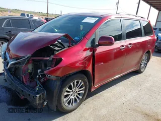 2018 Toyota Sienna XLE Auto Access Seat z VIN 5TDYZ3DC1JS909295, wystawiony jako IAAI lot #42482553 z przebiegiem 132 420 mil mil oraz . Historia ofert i sprzedaży dostępna na DreamBid. Obrazek 17.