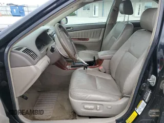 2006 Toyota Camry LE z VIN 4T1BF30K76U635823, wystawiony jako Copart lot #54246045 z przebiegiem 211 090 mil mil oraz Szkoda całkowita • Salvage title. Historia ofert i sprzedaży dostępna na DreamBid. Obrazek 7.